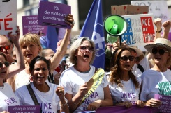 Dans la manifestation à Paris samedi 4 juillet 2026 - © AFP - ROMAIN PERROCHEAU