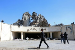 Un bâtiment endommagé par un bombardement dans le complexe sportif Azadi à Téhéran, le 3 avril 2026 - © AFP - -