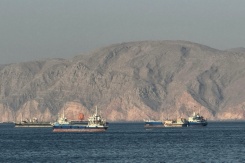 Des navires bloqués dans le détroit d'Ormuz, le 17 mai 2026 - © AFP - - Des navires bloqués dans le détroit d'Ormuz, le 17 mai 2026 - © AFP - -