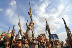 Des partisans des rebelles pro-iraniens Houthis au Yémen manifestent à Sanaa contre les frappes américaines en Iran, le 10 juillet 2026 - © AFP - Mohammed HUWAIS Des partisans des rebelles pro-iraniens Houthis au Yémen manifestent à Sanaa contre les frappes américaines en Iran, le 10 juillet 2026 - © AFP - Mohammed HUWAIS