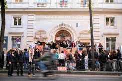 Des élèves manifestent devant le lycée Turgot à Paris, le 5 octobre 2026 - © AFP - LOU BENOIST Des élèves manifestent devant le lycée Turgot à Paris, le 5 octobre 2026 - © AFP - LOU BENOIST
