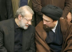 Le chef du Conseil suprême de sécurité nationale iranien Ali Larijani (g) et Hassan Khomeini, petit-fils du fondateur de la République islamique, le 9 janvier 2017 à Téhéran - © AFP/Archives - ATTA KENARE