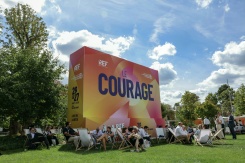 Des visiteurs à la REF 2026, sur le thème du courage, le 26 août 2026, à Paris - © AFP - Thomas SAMSON
