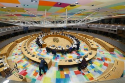 Le président ukrainien Volodymyr Zelensky s'adresse en visioconférence aux dirigeants européens réunis à Bruxelles, le 19 mars 2026 - © POOL/AFP - Geert Vanden Wijngaert