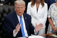 Le président américain Donald Trump dans le Bureau ovale de la Maison Blanche, le 10 juin 2026 à Washington - © AFP - Ken Cedeno Le président américain Donald Trump dans le Bureau ovale de la Maison Blanche, le 10 juin 2026 à Washington - © AFP - Ken Cedeno