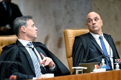 Les juges de la Cour suprême du Brésil Alexandre de Moraes (d) et Andre Mendonça, à Brasilia le 2 septembre 2026 - © AFP/Archives - Evaristo Sa Les juges de la Cour suprême du Brésil Alexandre de Moraes (d) et Andre Mendonça, à Brasilia le 2 septembre 2026 - © AFP/Archives - Evaristo Sa