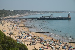La plage de Bournemouth sur la côte sud de l'Angleterre le 26 mai 2026, en pleine vague de chaleur - © AFP - JUSTIN TALLIS La plage de Bournemouth sur la côte sud de l'Angleterre le 26 mai 2026, en pleine vague de chaleur - © AFP - JUSTIN TALLIS