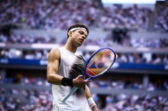 L'Américain Ben Shelton durant sa finale, perdue, contre l'Allemand Alexander Zverev, le 13 septembre 2026 à l'US Open - © AFP - CHARLY TRIBALLEAU