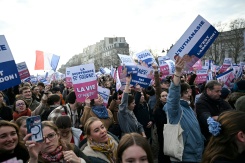 Manifestation d'opposants à la future loi fin de vie lors d'une "marche pour la vie" organisée chaque année par des militants s'inscrivant dans les rangs catholiques conservateurs, le 18 janvier 2026 à Paris - © AFP/Archives - Martin LELIEVRE