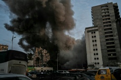 Un épais nuage de fumée noire au-dessus du site d'une frappe aérienne israélienne sur Beyrouth, le 18 mars 2026 au Liban - © AFP - FADEL itani