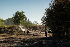 Les pompiers arrosent une zone de garrigue brûlée en périphérie de Canet-en-Roussillon (Pyrénées-Orientales), le 3 juillet 2026 - © AFP - Jc Milhet Les pompiers arrosent une zone de garrigue brûlée en périphérie de Canet-en-Roussillon (Pyrénées-Orientales), le 3 juillet 2026 - © AFP - Jc Milhet