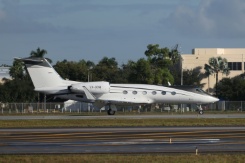 L'avion transportant le sénateur brésilien Flavio Bolsonaro arrive à l’aéroport d’Opa-locka à Miami, le 28 octobre 2026 en Floride - © AFP - Ricardo Arduengo