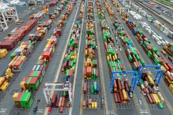 Des conteneurs dans le port américain de Baltimore, le 10 avril 2025 - © AFP/Archives - Jim WATSON Des conteneurs dans le port américain de Baltimore, le 10 avril 2025 - © AFP/Archives - Jim WATSON