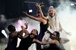La chanteuse française Monroe à Vienne, en Autriche, le 14 mai 2026. - © AFP - Tobias SCHWARZ