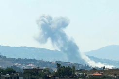 Photo prise depuis la ville de Nabatiyé, dans le sud du Liban, montrant la fumée d'une explosion contrôlée par Israël dans le village de Kfar Tebnit, le 21 juillet 2026 - © AFP - Abbas Fakih Photo prise depuis la ville de Nabatiyé, dans le sud du Liban, montrant la fumée d'une explosion contrôlée par Israël dans le village de Kfar Tebnit, le 21 juillet 2026 - © AFP - Abbas Fakih