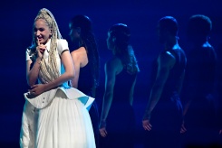 La chanteuse Monroe représentant la France sur la scène de l'Eurovision à Vienne, en Autriche, le 16 mai 2026. - © AFP - Tobias SCHWARZ La chanteuse Monroe représentant la France sur la scène de l'Eurovision à Vienne, en Autriche, le 16 mai 2026. - © AFP - Tobias SCHWARZ