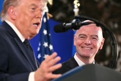 Le président de la FIFA, Gianni Infantino (à droite), souriant au président américain, Donald Trump, lors d'une conférence de presse à la Tour Trump, à New York, le 17 juillet 2026 - © AFP/Archives - Mandel NGAN