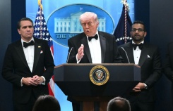 Le président américain Donald Trump lors d'un point presse après qu'un homme armé a tenté de forcer l'entrée du dîner des correspondants de la Maison Blanche auquel il assistait, le 25 avril 2026 à Washington  - © AFP - Mandel NGAN