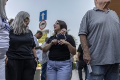 Des partisans du Premier ministre israélien Benjamin Netanyahu, attendent son arivée à Dimona, le 21 octobre 2026 en Israël - © AFP - Ilia YEFIMOVICH Des partisans du Premier ministre israélien Benjamin Netanyahu, attendent son arivée à Dimona, le 21 octobre 2026 en Israël - © AFP - Ilia YEFIMOVICH