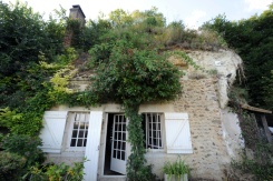 Une maison du village troglodyte de Troo, le 27 juillet 2012 dans le Loir-et-Cher - © AFP - JEAN-FRANCOIS MONIER Une maison du village troglodyte de Troo, le 27 juillet 2012 dans le Loir-et-Cher - © AFP - JEAN-FRANCOIS MONIER