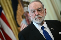 L'ambassadeur américain en Israël Mike Huckabee à la Maison Blanche, le 23 avril 2026 à Washington - © AFP/Archives - Brendan SMIALOWSKI