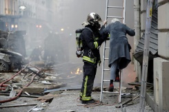 Une habitante évacuée de chez elle après l'explosion au gaz de la rue de Trévise, le 12 janvier 2019 à Paris - © AFP/Archives - Thomas SAMSON