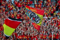 Des supporters de Lens rassemblés avant la finale de la Coupe de France opposant le RC Lens à l'OGC Nice au Stade de France, à Saint-Denis, le 22 mai 2026 en Seine-Saint-Denis - © AFP - FRANCK FIFE Des supporters de Lens rassemblés avant la finale de la Coupe de France opposant le RC Lens à l'OGC Nice au Stade de France, à Saint-Denis, le 22 mai 2026 en Seine-Saint-Denis - © AFP - FRANCK FIFE