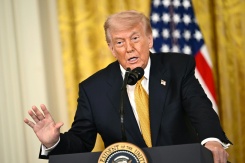 Le président américain Donald Trump prend la parole lors d'une cérémonie organisée à la Maison Blanche, le 6 mai 2026, à Washington - © AFP - Kent NISHIMURA