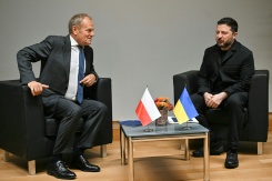 Le président ukrainien Volodymyr Zelensky (d) et le Premier ministre polonais Donald Tusk lors d'une rencontre à Bruxelles, le 15 octobre 2026 - © POOL/AFP - NICOLAS TUCAT Le président ukrainien Volodymyr Zelensky (d) et le Premier ministre polonais Donald Tusk lors d'une rencontre à Bruxelles, le 15 octobre 2026 - © POOL/AFP - NICOLAS TUCAT