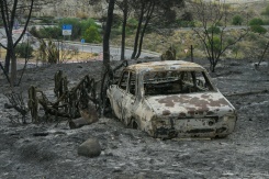 Une voiture calcinée dans une zone touchée par un incendie de forêt meurtrier à Almocaizar, dans la province d'Almería, le 12 juillet 2026 en Espagne
A wildfire that has killed at least 12 people in southern Spain was close to being brought under control Sunday, allowing hundreds of evacuated residents to return home as firefighters worked to fully stabilise the blaze, offficials said. Authorities have kept the death toll at 12 and cautioned that the number of missing people remains uncertain until autopsies and the identification of recovered bodies are completed.
- © AFP - Jose JORDAN Une voiture calcinée dans une zone touchée par un incendie de forêt meurtrier à Almocaizar, dans la province d'Almería, le 12 juillet 2026 en Espagne
A wildfire that has killed at least 12 people in southern Spain was close to being brought under control Sunday, allowing hundreds of evacuated residents to return home as firefighters worked to fully stabilise the blaze, offficials said. Authorities have kept the death toll at 12 and cautioned that the number of missing people remains uncertain until autopsies and the identification of recovered bodies are completed.
- © AFP - Jose JORDAN