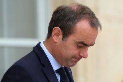 Le Premier ministre Sébastien Lecornu à la sortie du Conseil des ministres à l'Elysée, le 10 juin 2026 à Paris - © AFP - Ludovic MARIN