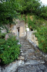 Une maison du village troglodyte de Troo, le 27 juillet 2012 dans le Loir-et-Cher - © AFP - JEAN-FRANCOIS MONIER Une maison du village troglodyte de Troo, le 27 juillet 2012 dans le Loir-et-Cher - © AFP - JEAN-FRANCOIS MONIER