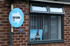 Le travailliste Andy Burnham se présente dans la circonscription de Makerfield, en Angleterre, où son principal adversaire est Robert Kenyon, un plombier candidat du parti anti-immigration Reform UK - © AFP/Archives - Oli SCARFF Le travailliste Andy Burnham se présente dans la circonscription de Makerfield, en Angleterre, où son principal adversaire est Robert Kenyon, un plombier candidat du parti anti-immigration Reform UK - © AFP/Archives - Oli SCARFF