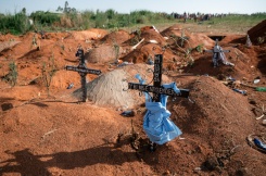 Le cimetière de Nyamurongo, un des sites d’inhumation pour les personnes décédées d'Ebola, à Bunia, le 13 juin 2026 en RDC - © AFP - Jospin Mwisha Le cimetière de Nyamurongo, un des sites d’inhumation pour les personnes décédées d'Ebola, à Bunia, le 13 juin 2026 en RDC - © AFP - Jospin Mwisha