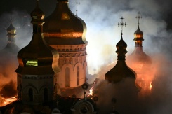 Incendie de la cathédrale de la Dormition, à la Laure des Grottes de Kiev, le 15 juin 2026 après une attaque de missiles et de drones russes - © AFP - Genya SAVILOV