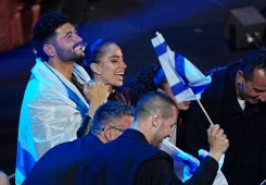 Le candidat israélien Noam Bettan à l'annonce des résultats de la finale de l'Eurovision à Vienne en Autriche, le 16 mai 2026. - © APA/AFP - GEORG HOCHMUTH Le candidat israélien Noam Bettan à l'annonce des résultats de la finale de l'Eurovision à Vienne en Autriche, le 16 mai 2026. - © APA/AFP - GEORG HOCHMUTH