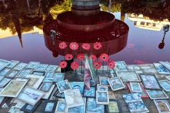 Cette photographie montre des portraits de victimes israéliennes disposés autour de la fontaine Dizengoff, remplie de colorant rouge pour marquer le troisième anniversaire de l'attaque du 7-Octobre, à Tel-Aviv, le 7 octobre 2026 - © AFP - Jack GUEZ Cette photographie montre des portraits de victimes israéliennes disposés autour de la fontaine Dizengoff, remplie de colorant rouge pour marquer le troisième anniversaire de l'attaque du 7-Octobre, à Tel-Aviv, le 7 octobre 2026 - © AFP - Jack GUEZ