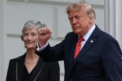 Le président américain Donald Trump (D) et la présidente irlandaise Catherine Connolly (G), le 12 septembre 2026 à Dublin   - © AFP - Adrian Dennis