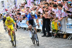 Tadej Pogacar et Mathieu van der Poel dans la montée de la Butte Montmartre lors de la 21e et dernière étape du Tour de France à Paris le 26 juillet 2026 - © POOL/AFP - Etienne GARNIER Tadej Pogacar et Mathieu van der Poel dans la montée de la Butte Montmartre lors de la 21e et dernière étape du Tour de France à Paris le 26 juillet 2026 - © POOL/AFP - Etienne GARNIER
