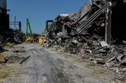 Dégâts causés par une frappe aérienne russe sur un centre commercial à Kryvyï Rig, la ville natatle du président Volodymyr Zelensky, dans le centre du pays, le 22 août 2026 - © AFP - Yan Dobronosov