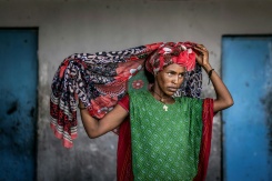 Genet Gebremeskel Gebremariam, migrante éthiopienne de 30 ans, attend le 13 avril à Obock, à Djibouti, de rentrer en Ethiopie - © AFP - Luis TATO