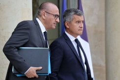 Le ministre de la Justice Gérald Darmanin (d) et le ministre de l'Intérieur Laurent Nuñez à la sortie du Conseil des ministres à l'Elysée, le 10 juin 2026 à Paris - © AFP - Ludovic MARIN