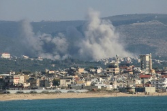 La fumée d'une frappe aérienne israélienne sur le village d'Al-Qlaileh, près de Tyr, le 10 juin 2026 dans le sud du Liban - © AFP - Kawnat HAJU La fumée d'une frappe aérienne israélienne sur le village d'Al-Qlaileh, près de Tyr, le 10 juin 2026 dans le sud du Liban - © AFP - Kawnat HAJU