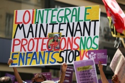 Manifestation contre les violences sexuelles faites aux femmes et aux enfants, le 4 juillet 2026 à Paris - © AFP/Archives - ROMAIN PERROCHEAU Manifestation contre les violences sexuelles faites aux femmes et aux enfants, le 4 juillet 2026 à Paris - © AFP/Archives - ROMAIN PERROCHEAU