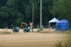 Des véhicules de la gendarmerie et une pelleteuse sur le site où sont menées des recherches pour retrouver la dépouille de Delphine Jubillar, disparue en décembre 2020, à Villeneuve-sur-Vère, le 17 juillet 2026 dans le Tarn - © AFP - Matthieu RONDEL Des véhicules de la gendarmerie et une pelleteuse sur le site où sont menées des recherches pour retrouver la dépouille de Delphine Jubillar, disparue en décembre 2020, à Villeneuve-sur-Vère, le 17 juillet 2026 dans le Tarn - © AFP - Matthieu RONDEL