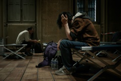Des hommes sont assis sur des lits de camp dans un centre d’accueil d’urgence ouvert pour faire face à la canicule qui frappe la France, le 22 juin 2026 à Bordeaux, dans le sud-ouest du pays - © AFP - Philippe LOPEZ Des hommes sont assis sur des lits de camp dans un centre d’accueil d’urgence ouvert pour faire face à la canicule qui frappe la France, le 22 juin 2026 à Bordeaux, dans le sud-ouest du pays - © AFP - Philippe LOPEZ