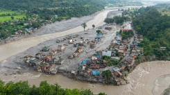 Vue aérienne de Devighat, après des inondations meurtrières le 27 août 2026 au nord de Katmandou au Népal, à la frontière avec le Tibet - © AFP - Prabin RANABHAT