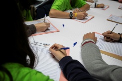 L'OCDE s'alarme du soutien des parents qui s'affaiblit, en particulier en France, "alors qu'ils ont un rôle à jouer dans la réussite des enfants" et de la baisse de la compréhension de l'écrit chez les garçons des milieux les plus favorisés, une nouveauté - © AFP/Archives - Thomas SAMSON