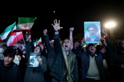 Des Iraniens rassemblés place Engelab à Téhéran après l'annonce d'un cessez-le-feu entre les Etats-Unis et l'Iran, le 8 avril 2026 - © AFP - STR