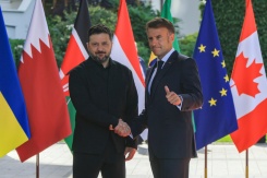 Le président Emmanuel Macron (d) et le président ukrainien Volodymyr Zelensky au sommet du G7 à Evian, le 16 juin 2026 - © AFP - Ludovic MARIN Le président Emmanuel Macron (d) et le président ukrainien Volodymyr Zelensky au sommet du G7 à Evian, le 16 juin 2026 - © AFP - Ludovic MARIN